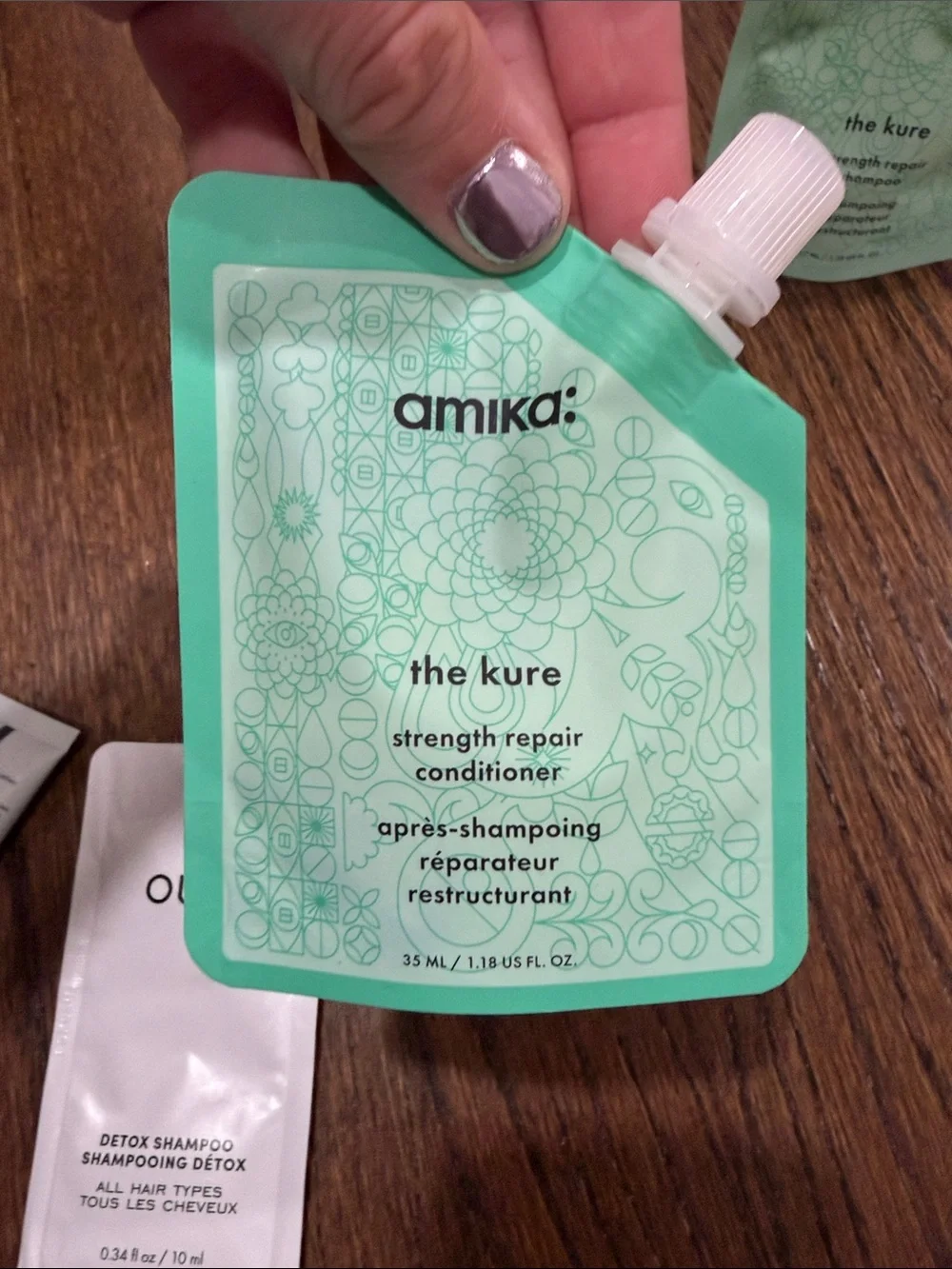amika two kure